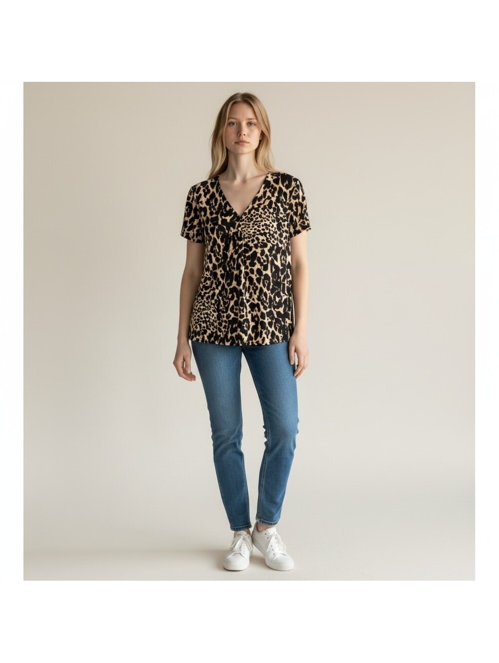 Jaclyn Smith T-Shirt Women M Medium Beige Animal Print V-Neck Short Sleeve